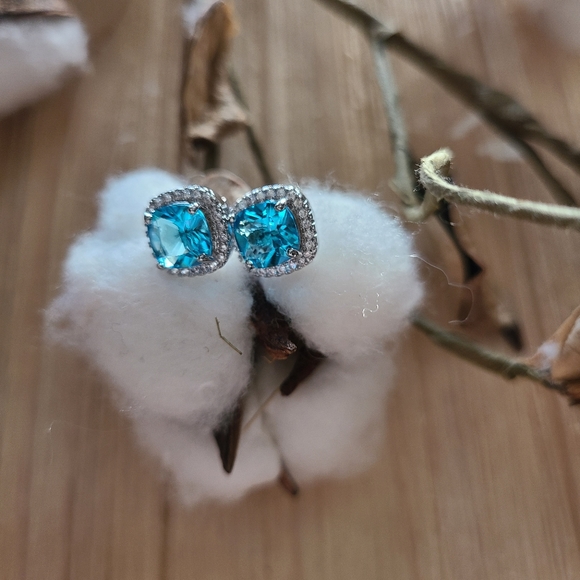 GORGEOUS!!! Aquamarine Halo cut CZ earrings in SILVER - Picture 10 of 11